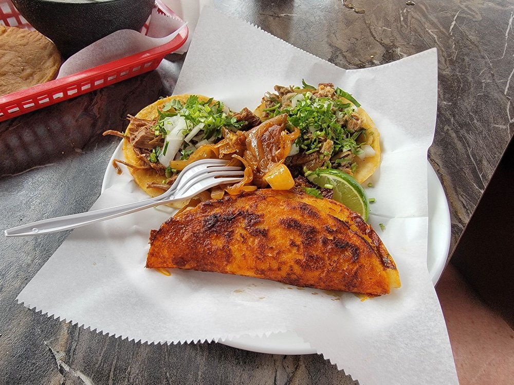 Tacos Y Mariscos El Amigo