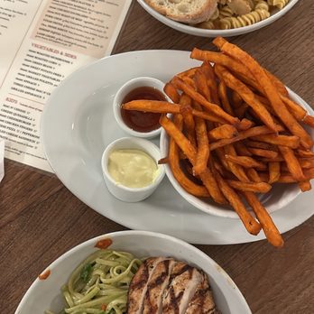 Tutu's Food & Drink - Creamy pesto pasta, sweet potato fries, spicy thai chicken noodles - New American Near Me - Lafayette, California Tutu's Food & Drink - Creamy pesto pasta, sweet potato fries, spicy thai chicken noodles - New American Near Me - Lafayette, California