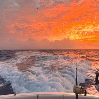 Magic Sport Fishing - Jay and Austin prepping our rods.... If only they what was about to happen! - Boating Near Me - Honolulu, Hawaii