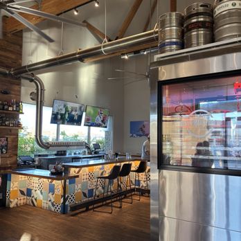 Best Pizza & Brew Murrieta - Bar area - Pizza Near Me - Murrieta, California