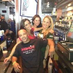 Momo's Sports Bar
