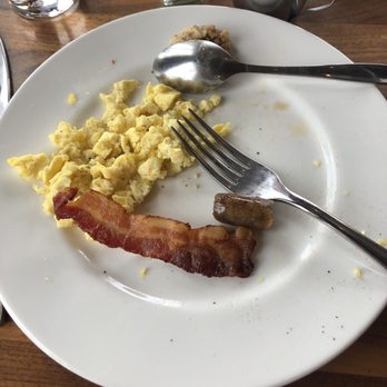 Pier B Resort - Unremarkable Sunday buffet with standard powdered eggs - Resorts Near Me - Duluth, Minnesota