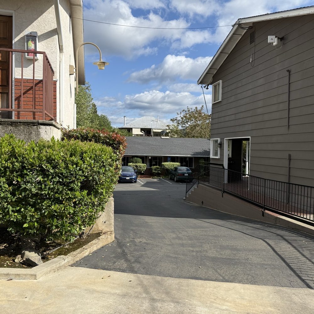 Mariposa Lodge - Hotels Near Me - Mariposa, California