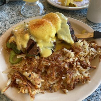 Bill's Cafe - Skirt steak with Benedict and English muffins and hush brown - American Near Me - San Jose, California