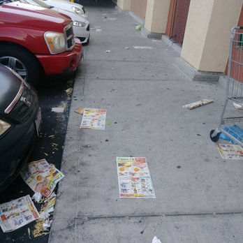Foods Co. - Clean you parking lot it looks like a city dump - Grocery Near Me - Sacramento, California