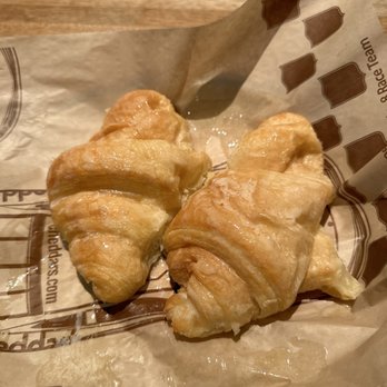 Cheddar's Scratch Kitchen - Honey Butter Croissants - American Near Me - Columbia, Missouri