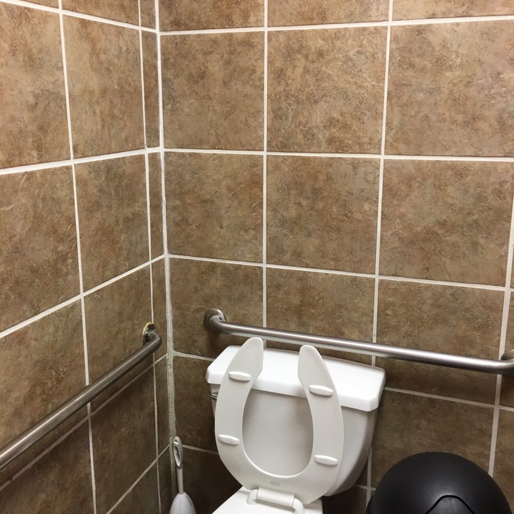 El Acapulco - Clean bathroom - Mexican Near Me - Lagrange, Kentucky El Acapulco - Clean bathroom - Mexican Near Me - Lagrange, Kentucky