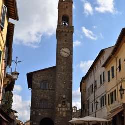 Ecco La Cucina - Tuscan hill town - Montalcino famous for its Brunello wine