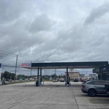 Metro Food Mart - a gas station with cars parked in front of it - Grocery Near Me - Lutz, Florida Metro Food Mart - a gas station with cars parked in front of it - Grocery Near Me - Lutz, Florida