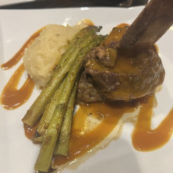 Estella Patriot Place - Beef and mashed potatoes - New American Near Me - Foxborough, Massachusetts Estella Patriot Place - Beef and mashed potatoes - New American Near Me - Foxborough, Massachusetts