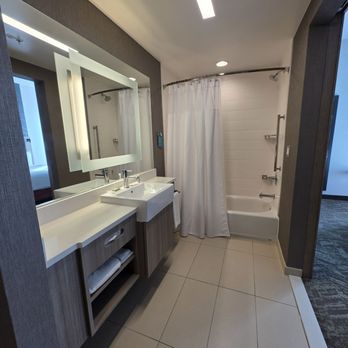 SpringHill Suites by Marriott Tifton - Bathroom - Hotels Near Me - Tifton, Georgia SpringHill Suites by Marriott Tifton - Bathroom - Hotels Near Me - Tifton, Georgia