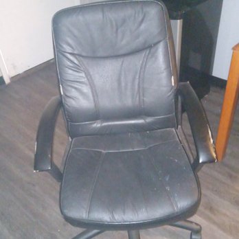Americas Best Value Inn Gainesville, TX - Another ragged chair - Hotels Near Me - Gainesville, Texas
