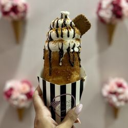 Buns & Roses Chimney Cakes - Ohh So Cookie Butter chimney cake with chocolate drizzle