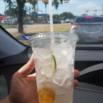 HANGOUT fruit juices & bites - Look at how much ice they pack in an already cold drink lemonade  Ridiculous n stingy. 50cents for less ice. Or, dont shop here anymore. - Juice Bars & Smoothies Near Me - Houston, Texas
