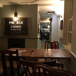 The Brewery Tap - Reasonable lay out but not much space. Cosy is the feeling here.