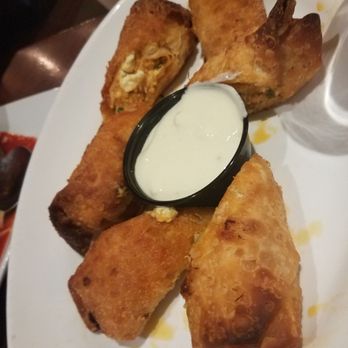 Mama's - Buffalo chicken egg rolls - Pizza Near Me - Copiague, New York
