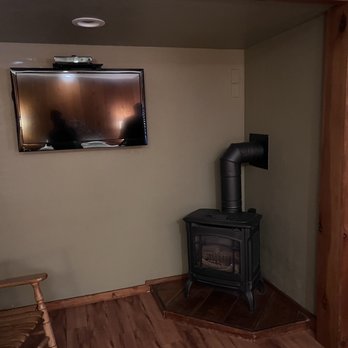 Arnold Timberline Lodge - Stove and ac - Vacation Rentals Near Me - Arnold, California