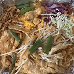 Thai Spot - Chicken pad thai