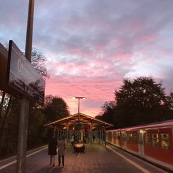 S-Bahnhof Othmarschen - Sonnenuntergang über dem Bahnhof