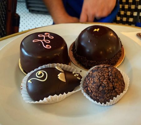 Cocoluxe Fine Pastries by null