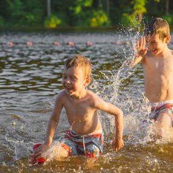 Diamond Lake Campground - Play or relax on the swimming beach, or take a plunge in the cooling waters of the lake.