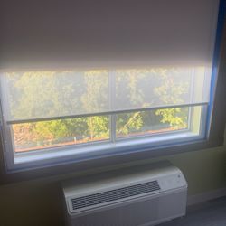 Holiday Inn Express & Suites Denton - Sanger - Good AC with double blinds