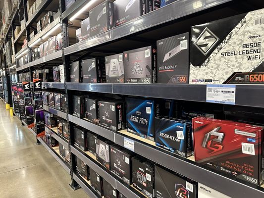 Micro Center by null