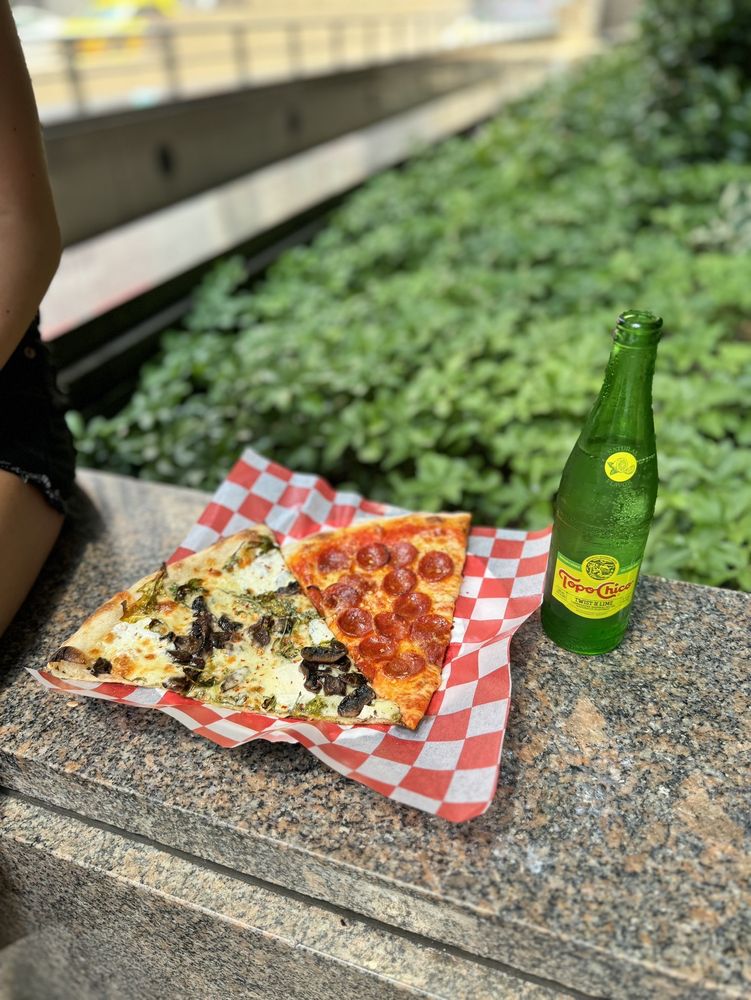 Food from Norm's Pizza