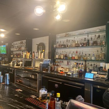 Blackwall Hitch - Bar - New American Near Me - Baltimore, Maryland