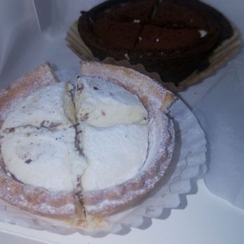 Paris Baguette - Cheese and dark chocolate tart :D - Coffee & Tea Near Me - Milpitas, California Paris Baguette - Cheese and dark chocolate tart :D - Coffee & Tea Near Me - Milpitas, California