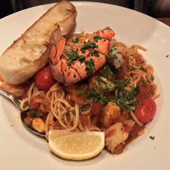 Moxies Kitchener Restaurant - Shrimp linguine, with lobster tail and garlic bread - Canadian (New) Near Me - Kitchener, Ontario