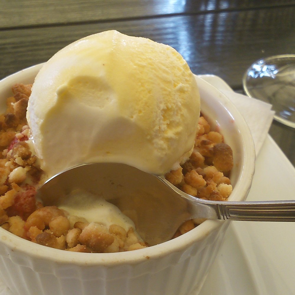 Pizza Hut - Strawberry crumble - Pizza Near Me - Kraków, Massachusetts