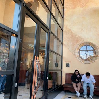 The Cheesecake Factory - Entry area with waiting bench - American Near Me - Rancho Mirage, California