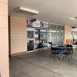Ugly Cupcakes & More - Ample seating