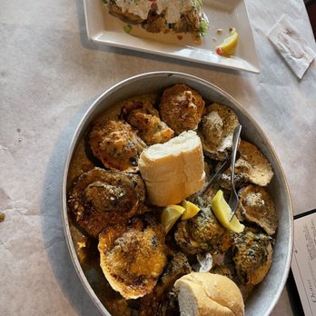 Half Shell Oyster House - Oyster sampler and fried green tomatoes with crab cakes in the back - Cajun/Creole Near Me - Mobile, Alabama Half Shell Oyster House - Oyster sampler and fried green tomatoes with crab cakes in the back - Cajun/Creole Near Me - Mobile, Alabama