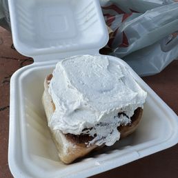 Cinnamon roll with cream cheese Cinnamon roll with cream cheese