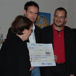 Bad Oldesloer Kulturforum der Sozialdemokratie - Heide Simonis erhält einen Scheck über 900 EUR für unicef