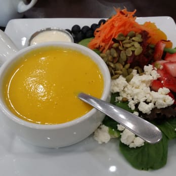 Edible Art Café - a bowl of soup and a salad - Coffee & Tea Near Me - New Minas, Nova Scotia