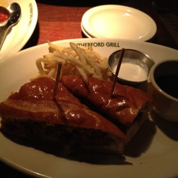 Rutherford Grill - French dip - American Near Me - Rutherford, California