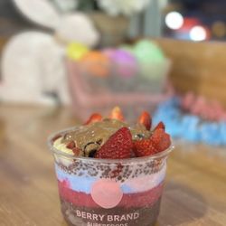 Berry Brand - Açaí, pitaya, ube dream bowl
