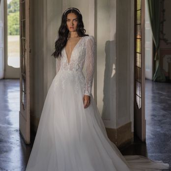 Adornia Brautmode Siegburg - Langärmlige Brautkleid mit schöne Tüll und Spitze. ADORNIA BRAUTMODE - Bridal Near Me - Siegburg, NW Adornia Brautmode Siegburg - Langärmlige Brautkleid mit schöne Tüll und Spitze. ADORNIA BRAUTMODE - Bridal Near Me - Siegburg, NW