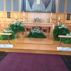 St John's Episcopal Church - The altar amazing, the brides mother did such a great job