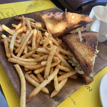 Cafe on 27 - Chicken Pesto - Breakfast & Brunch Near Me - Topanga, California Cafe on 27 - Chicken Pesto - Breakfast & Brunch Near Me - Topanga, California