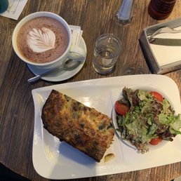 Quiche with smoked salmon and leek + hot chocolate Quiche with smoked salmon and leek + hot chocolate