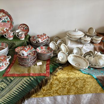Flourtown Vintage - Dinnerware not available elsewhere - Used, Vintage & Consignment Near Me - Flourtown, Pennsylvania Flourtown Vintage - Dinnerware not available elsewhere - Used, Vintage & Consignment Near Me - Flourtown, Pennsylvania