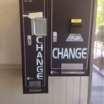 Laundry Bag - The change machine (it makes quarters!) at the Laundry Bag. - Laundromat Near Me - San Rafael, California