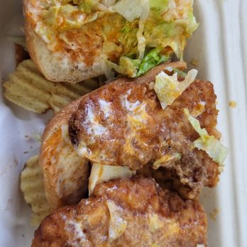 Grillman - buffalo chicken (p. chips not from the truck) - Food Trucks Near Me Grillman - buffalo chicken (p. chips not from the truck) - Food Trucks Near Me