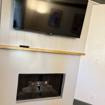 The Marlo - Living Room TV/Fireplace - Hotels Near Me - Solvang, California The Marlo - Living Room TV/Fireplace - Hotels Near Me - Solvang, California
