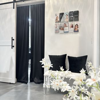 RewindMD - Waiting lounge - Medical Spas Near Me - Cardiff, California