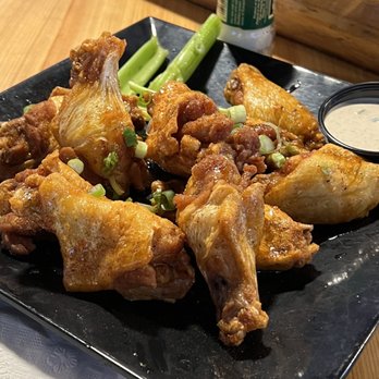 Kelly's Half Shell Pub - 8 Pieces Award Winning Wings - Irish Pub Near Me - Crystal River, Florida